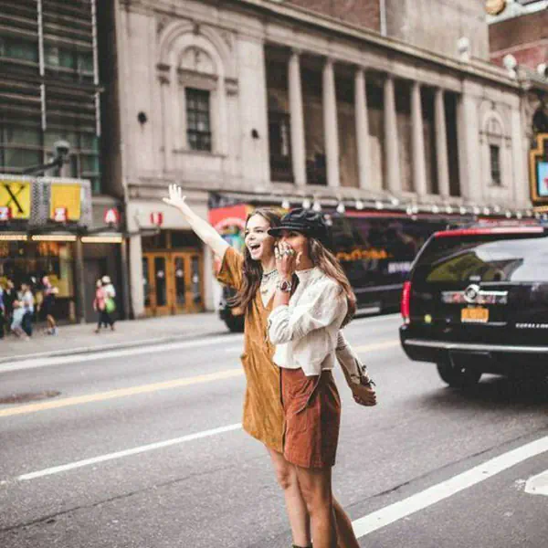 รูปภาพหน้าปกบทความ:25 ไอเดีย 'ถ่ายรูปคู่ตอนไปเที่ยว' สวยๆ กับเพื่อนซี้