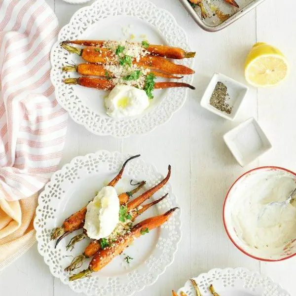 รูปภาพหน้าปกบทความ:'Balsamic Roasted Carrots' เมนูแครอทอบแสนอร่อย