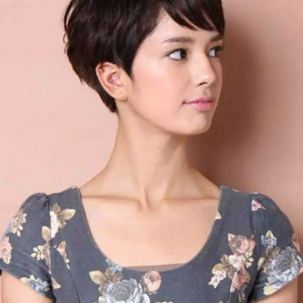 รูปภาพหน้าปกบทความ:20 ไอเดียทรงผมสั้น "Short Pixie Hair" เทรนด์ผมเก๋ไก๋ ไลฟ์สไตล์สาวมั่น