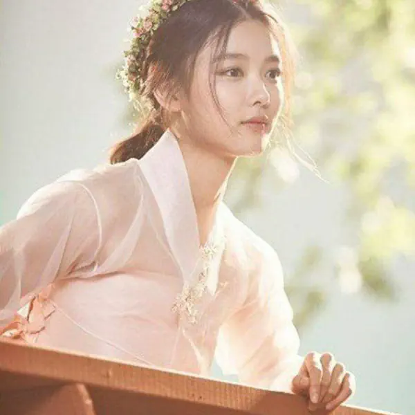 รูปภาพหน้าปกบทความ:มาดูเหล่าไอดอลเกาหลีในชุด "Hanbok" จะน่ารักขนาดไหน