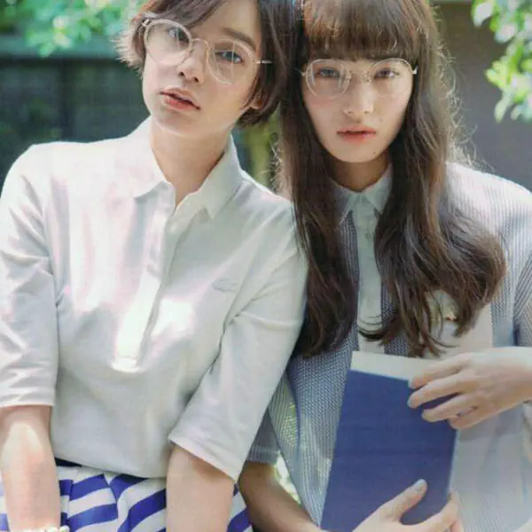 รูปภาพหน้าปกบทความ:20 แฟชั่นเด็กเนิร์ด++ รู้ยัง !! แต่งแบบไหนให้ดูสวย ดูฉลาด มาดเด็กเรียน