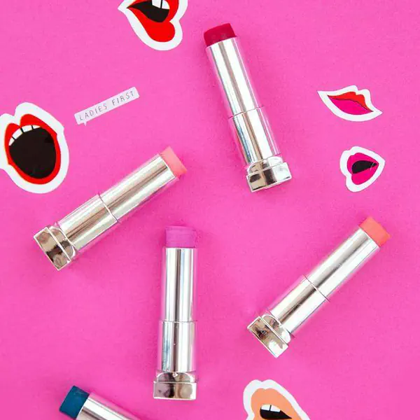 รูปภาพหน้าปกบทความ: DIY ทำลิปสติกเองง่ายๆ ภายใน 5 นาที!!