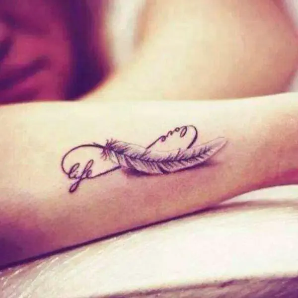 รูปภาพหน้าปกบทความ:"Infinity love tattoo" แฟชั่นรอยสักเลิศหรูสำหรับคู่รัก
