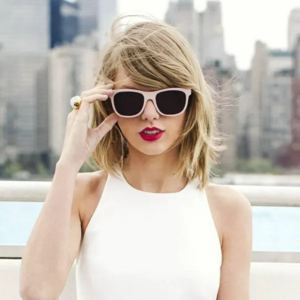 รูปภาพหน้าปกบทความ:10 เพลงที่ดีที่สุดของสาว Taylor Swift!