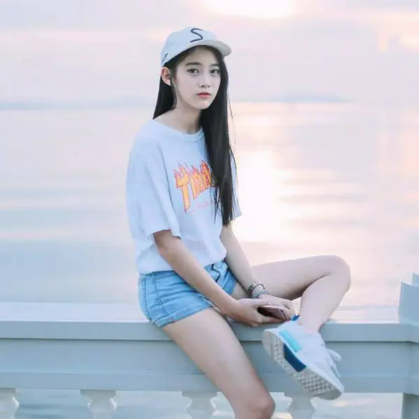 รูปภาพหน้าปกบทความ:รวมแฟชั่นสุดน่ารักของ "สาวมัธยม" ของไทย สวยใสไม่แพ้สาวโคเรียน