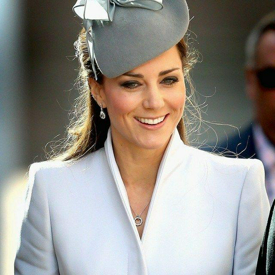 รูปภาพหน้าปกบทความ:25 แฟชั่น 'ชุดเดรสเรียบง่ายแต่สวยเลอค่า' ของเจ้าหญิงเคท แห่งราชวงศ์อังกฤษ