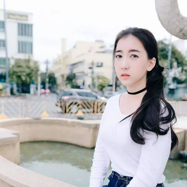 รูปภาพหน้าปกบทความ:แฟชั่นสีขาวสบายตา ในแบบสาวมัธยมฯ สุดฮอต สไตล์ 'มายด์ ชญาณ์นันท์'