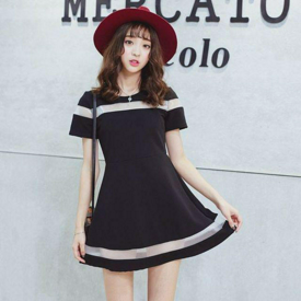 รูปภาพหน้าปกบทความ:แมทช์การแต่งตัวสุภาพในโทน 'ขาว ดำ เทา' ในงานมงคลหรือรับปริญญา