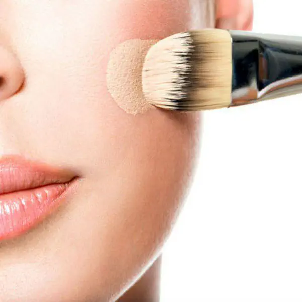 รูปภาพหน้าปกบทความ:BB Cream vs รองพื้น ! รู้ก่อนใช้ เลือกให้ถูกเพื่อผิวสวยใสเป๊ะปัง