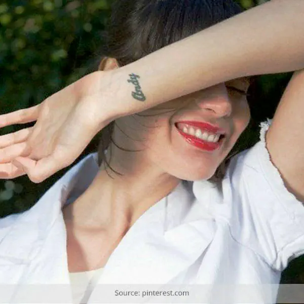 รูปภาพหน้าปกบทความ:อวดข้อมือสวยๆ ด้วยรอยสักแนว "Wrist Tattoos" กันเถอะ!
