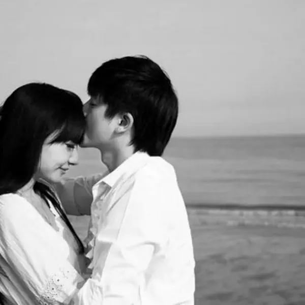 รูปภาพหน้าปกบทความ:7 เหตุผลที่ไม่ควรบอก "รัก" เร็วเกินไป