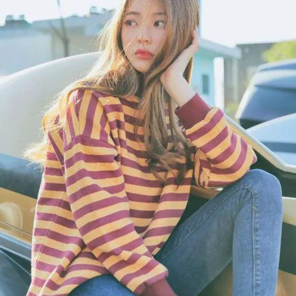 รูปภาพหน้าปกบทความ:25 ไอเดียใส่ 'เสื้อแขนยาว + กางเกงยีนส์' ให้ดูสวยชิค รับลมหนาวที่กำลังจะมาถึง!