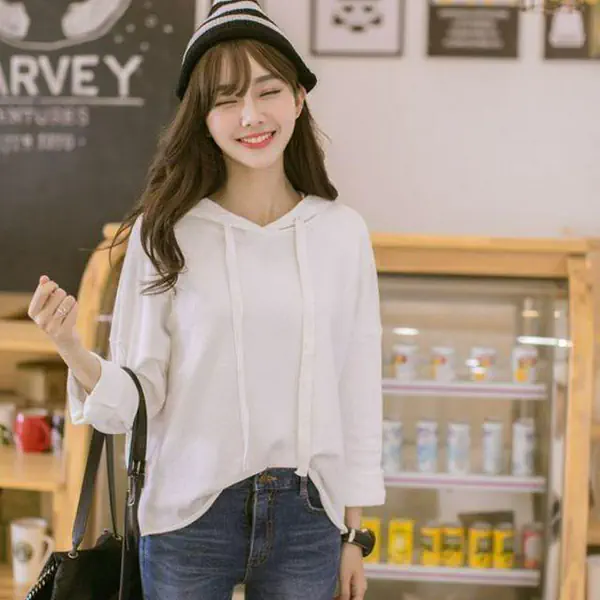 รูปภาพหน้าปกบทความ:30 ไอเดียแต่งตัวด้วย 'เสื้อฮู้ดแขนยาว' รับลมหนาวต้นปี 2017