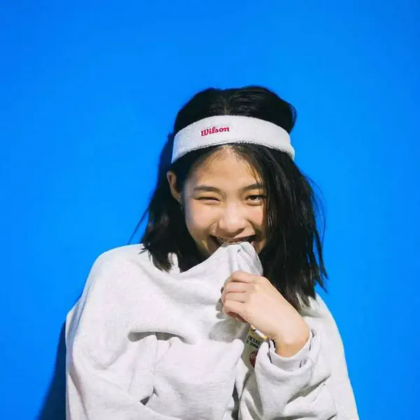 รูปภาพหน้าปกบทความ:แมทช์เสื้อผ้าสไตล์สาวหมวย ผมสั้น 'น้องชาช่า' กับไอเทมชิคๆ วัยรุ่นชอบ!