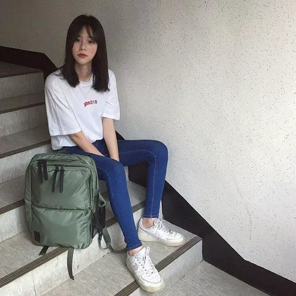 รูปภาพหน้าปกบทความ:รวมแฟชั่นเซ็ต "เสื้อยืดกางเกงยีนส์ + รองเท้าผ้าใบ" สุดเท่ แต่งตัวสบายๆ สายชิลล์