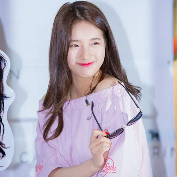 รูปภาพหน้าปกบทความ:จัดหนัก แฟชั่นแต่งตัวของ "ซูจี (Suzy)" สวยหวานเปรี้ยวครบสูตรจริง สาวคนนี้ ><