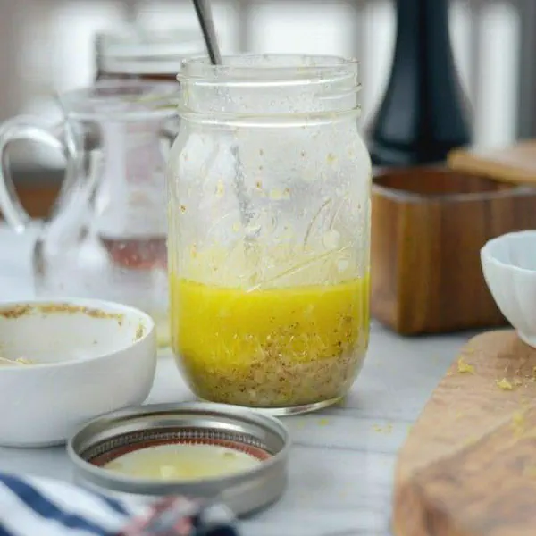 รูปภาพหน้าปกบทความ:'Lemon Vinaigrette' น้ำสลัดสูตรทำง่ายไร้ไขมัน รสชาติอร่อยถูกใจแน่นอน