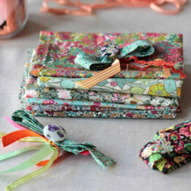 รูปภาพหน้าปกบทความ:5 ไอเดีย DIY เปลี่ยนเศษผ้าธรรมดา ให้เป็นของใช้สุดน่ารัก ☆