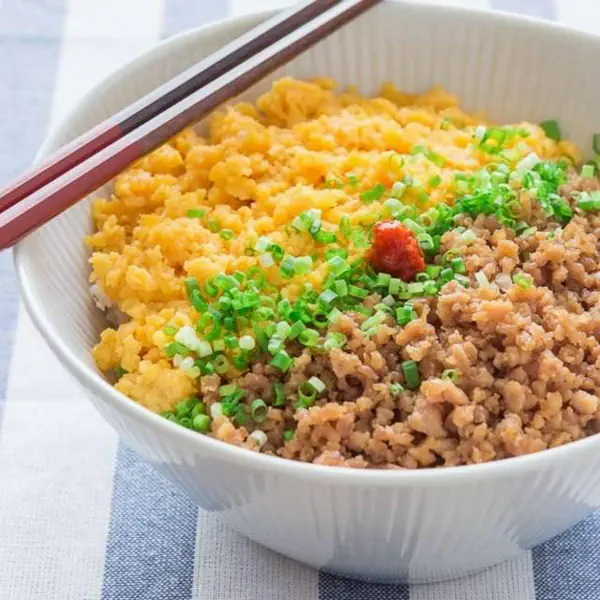 รูปภาพหน้าปกบทความ:เมนูอาหารญี่ปุ่น "Soboro Don" ข้าวหน้าไก่สับ ทำง่าย อร่อยมากก!