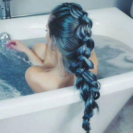 รูปภาพหน้าปกบทความ:26 สไตล์ 'Blue Ombre hair ผมไล่สีโทนน้ำเงิน' เก๋ล้ำมาแรง แซงทุกเทรนด์!!