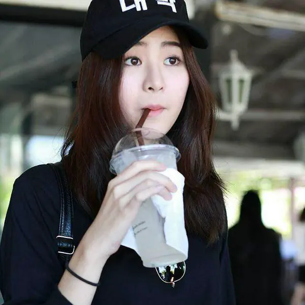 รูปภาพหน้าปกบทความ:ส่องแฟชั่นชิคๆ สไตล์สาวขายาว จากบ้านเดอะสตาร์ "แอปเปิ้ล ลาภิสรา"