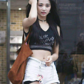 รูปภาพหน้าปกบทความ:สวยแซ่บซี้ด ไอเดียการแต่งตัว "เสื้อครึ่งตัว" โชว์หน้าท้องสวย แซ่บซี้ดเผ็ดจริง!