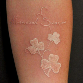 รูปภาพหน้าปกบทความ:กับ 15 ไอเดียรอยสัก 'White Ink Tattoo' สีขาวเบาๆ แต่เท่ล้ำไม่ซ้ำใคร #เก๋ๆอะแกร