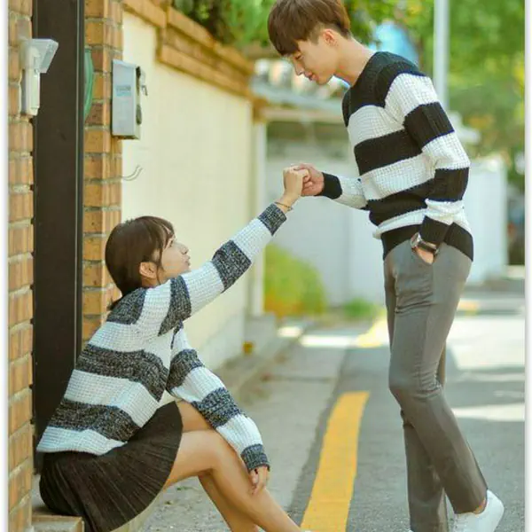 รูปภาพหน้าปกบทความ:20 ไอเดียถ่ายรูปคู่ ด้วยท่าโพสหวานๆ น่ารักแบบไม่แคร์สื่อ! เอาให้อิจกันไปข้างนึงเลย