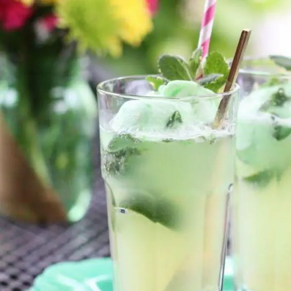 รูปภาพหน้าปกบทความ:10 เมนู "Green Drinks" ที่สาวคนไหนรักสีเขียว ต้องลอง!