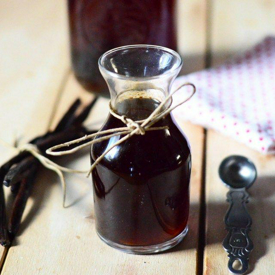 รูปภาพหน้าปกบทความ:Homemade Vanilla Extract สูตรวานิลลาสกัดฉบับโฮมเมด ทำเองก็ได้ ไม่ต้องง้อใคร