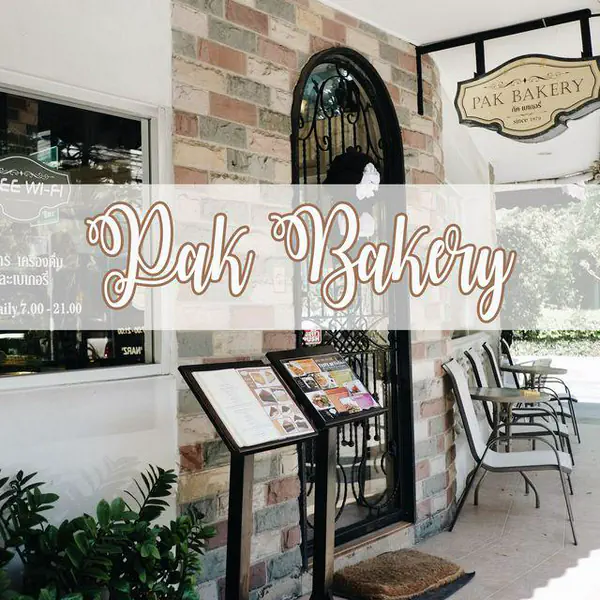 รูปภาพหน้าปกบทความ:มานั่งพักที่ 'ภัค เบเกอรี่' ร้านน่ารักตกแต่งสวย สไตล์คาเฟ่ย่านอโศก