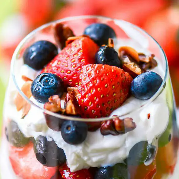 รูปภาพหน้าปกบทความ:7 สูตรอร่อย จาก โยเกิร์ต น่าหม่ำ แคลอรี่ต่ำ ลดความอ้วน ヾ(o゚ω゚o)ノ゙