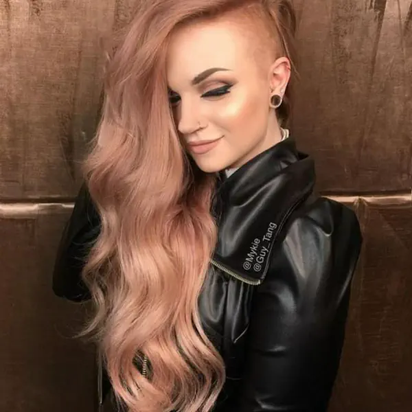 รูปภาพหน้าปกบทความ:ไอเดีย 20 ทรงผม "Shaved Sides" สุดร็อค! ทรงผมไถข้างสุดเท่แบบสาวพังค์