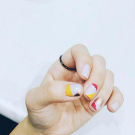 รูปภาพหน้าปกบทความ:รวมไอเดียการเพ้นท์เล็บ 'ไม่เยอะ แต่ดูดี' สวยมีสไตล์ จาก IG : j.neat