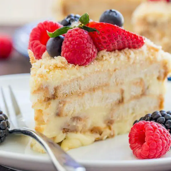 รูปภาพหน้าปกบทความ:สูตรเค้กอร่อยไม่ใช้เตาอบ เค้กนโปเลียน 'Napoleon Cake' ต้องลองชิมด่วน!