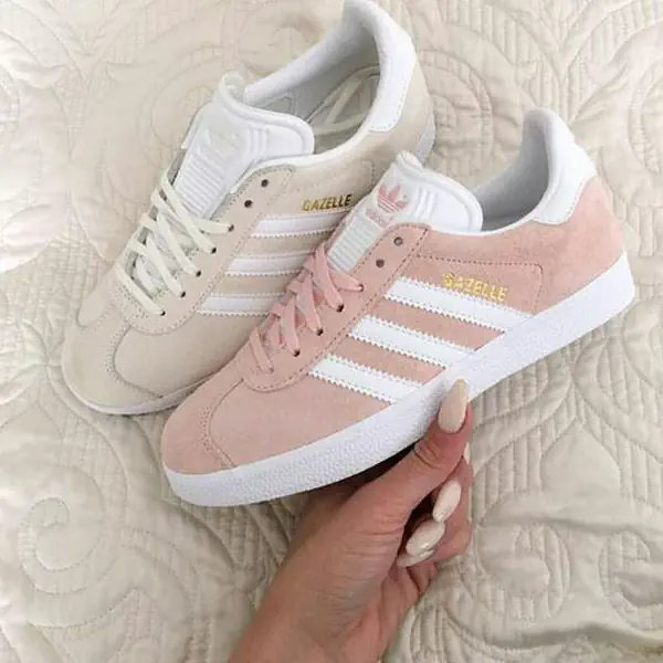 รูปภาพหน้าปกบทความ:มีกันรึยัง!!! รองเท้าผ้าใบ 'Adidas Gazelle' คอลเลคชั่นน่ารัก สวยมุ้งมิ้งแบบฉบับผู้ญิ๊งผู้หญิงงง