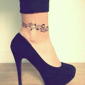 รูปภาพหน้าปกบทความ:ไอเดียแฟชั่นรอยสัก 'กำไลข้อเท้า' ที่แต่งสวยเล่นน้ำได้ ไม่ต้องกลัวหลุดหายอีกต่อไป!