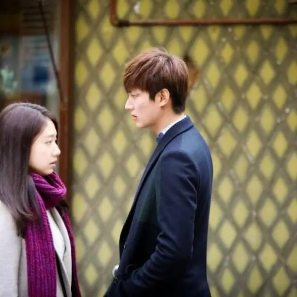 รูปภาพหน้าปกบทความ:คู่รัก กับ 'ยิ่งรักยิ่งห่าง' ... เกิดอะไรกับรักเรา?