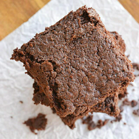 รูปภาพหน้าปกบทความ:สูตรขนมหวาน 'บราวนี่แป้งน้อย' อร่อยๆ สำหรับสาวคุมน้ำหนัก เหมาะกับการคุมแคล