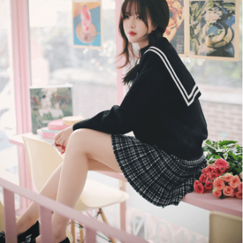 รูปภาพหน้าปกบทความ:รวมไอเดียแฟชั่น 21 ลุคสไตล์ 'กะลาสีเรือ' สวย แบ๊วๆ มีความกระชากวัย