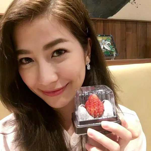 รูปภาพหน้าปกบทความ:ส่องแฟชั่น 'อร พัทธ์ธีรา' เจ้าของหัวใจ 'โก้ วศิน' หรือคุณรังสรรค์จากละคร 'โซ่เสน่หา'