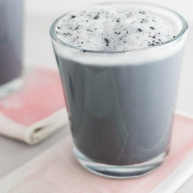 รูปภาพหน้าปกบทความ:Charcoal Lattes สูตรเครื่องดื่ม ลาเต้ผงถ่าน ลาเต้ชาร์โคล อร่อยง่ายแบบไม่เหมือนใคร