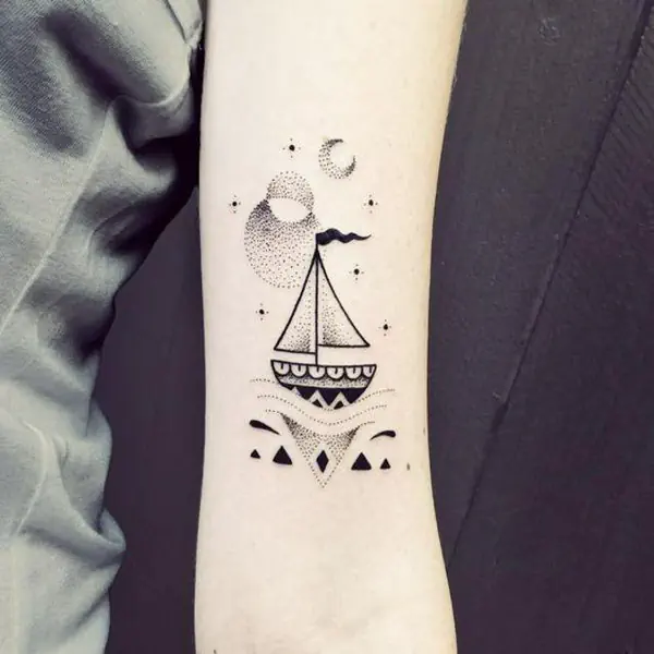 รูปภาพหน้าปกบทความ:การเดินทางคือการเรียนรู้ 23 ลายสัก 'เรือ' รอยสักจิ๋วสไตล์นักเดินทาง