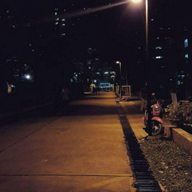 รูปภาพหน้าปกบทความ:วิธีระวังภัย : ต้องเดินกลับบ้านคนเดียว กลับดึก อยู่ก็ลึกในซอยเปลี่ยว ทำไงดี?