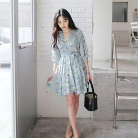 รูปภาพหน้าปกบทความ:25 ไอเดียแฟชั่น 'ชุดเดรสลายดอก' ใส่ไปทำงาน แบบสาวเอเชีย สวยหวานๆ ไม่แก่ ไม่เชย