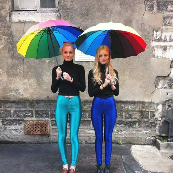 รูปภาพหน้าปกบทความ:ไอเดียแฟชั่น Disco Pants ดิสโกแพนท์ กางเกงหนังปลาทู อวดหุ่นเพรียวสวย