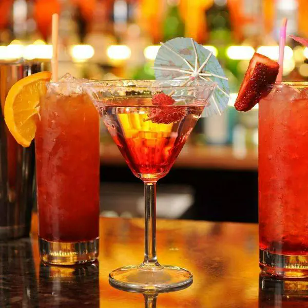 รูปภาพหน้าปกบทความ:สูตรม็อกเทล (Mocktails) รสอร่อย สนุกใสๆ ไร้แอลกอฮอล์
