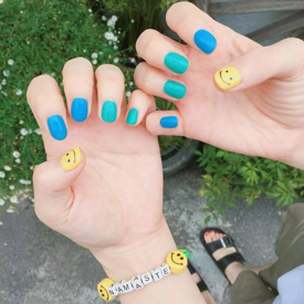 รูปภาพหน้าปกบทความ:เห็นแล้วยิ้ม ทาแล้วเป๊ะ!! กับไอเดียการเพ้นท์เล็บสวยๆ ด้วยลาย 'หน้ายิ้ม'