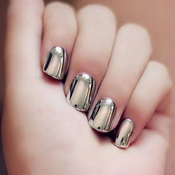 รูปภาพหน้าปกบทความ:รวม 30 ไอเดีย ทาเล็บสีเมทัลลิค 'Metallic nails' เล็บสวย...คลาสสิค ลงตัวเวอร์!