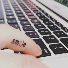 รูปภาพหน้าปกบทความ:รอยสักลาย "Smile tattoo" รอยสักสวยให้กำลังใจตัวเองใด้ยิ้มตาม